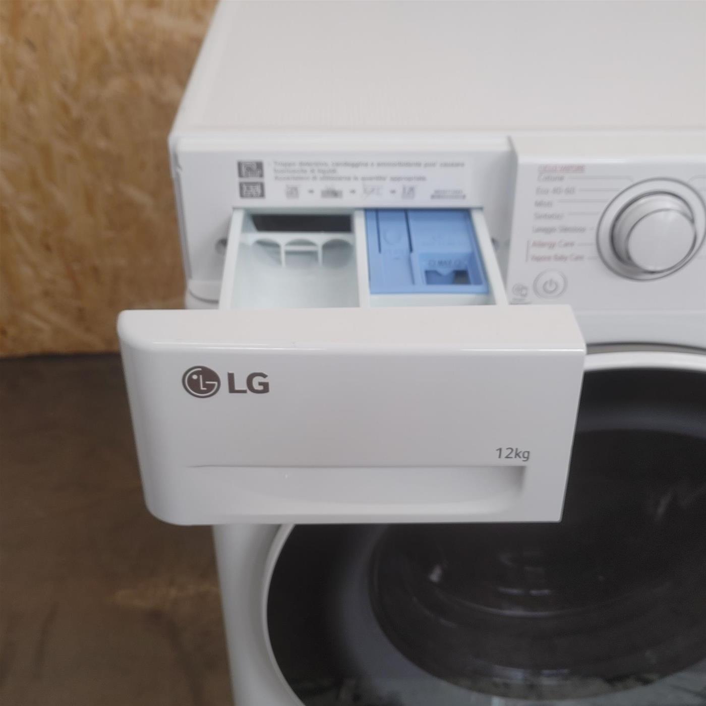 LG F4WV312S0E Lavatrice Intelligente AIDD 12kg Vapore 1400 Giri/min Carica frontale Classe B