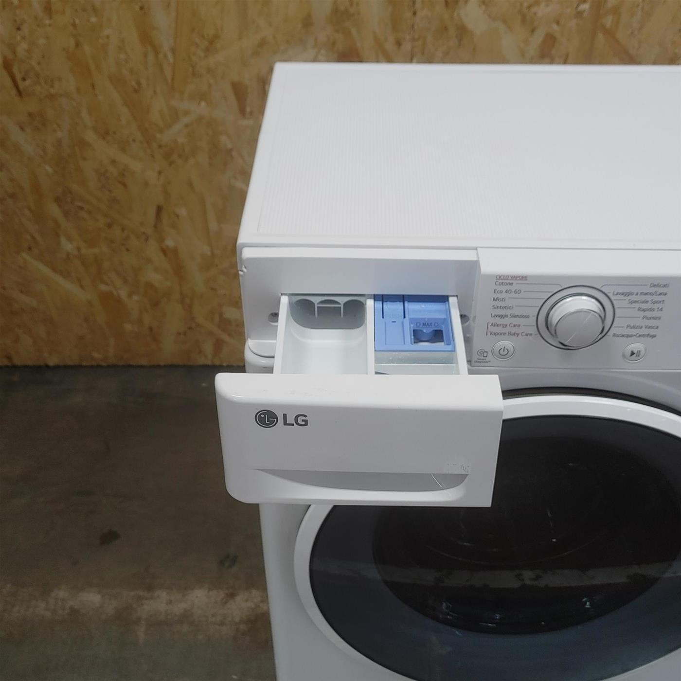 Lavatrice LG F2WV3S7SHE Caricamento frontale 7 kg 1200 Giri/min Bianco